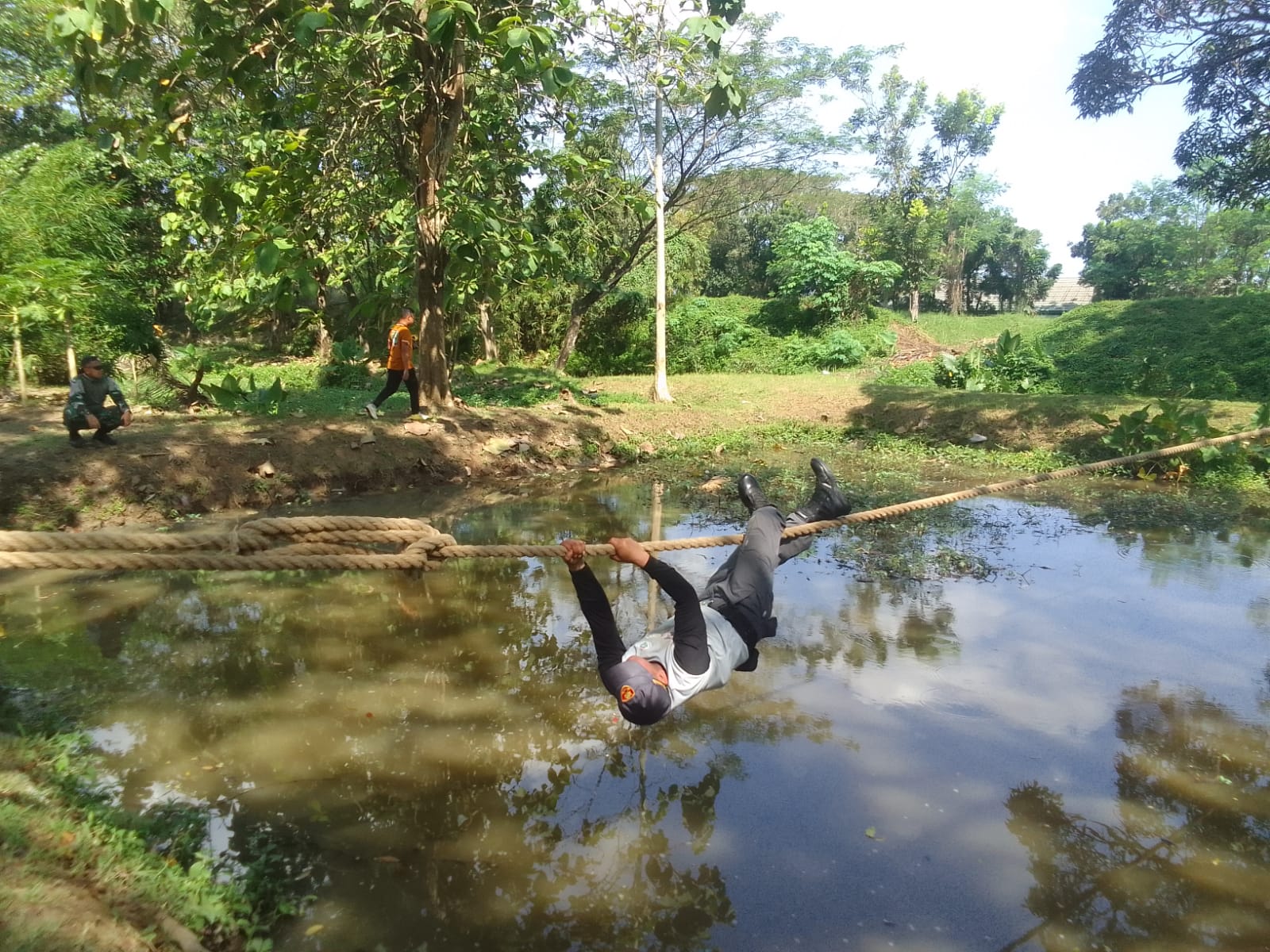 Linmas Kaligondang: Pembentukan Karakter Baja untuk Pengamanan Masyarakat