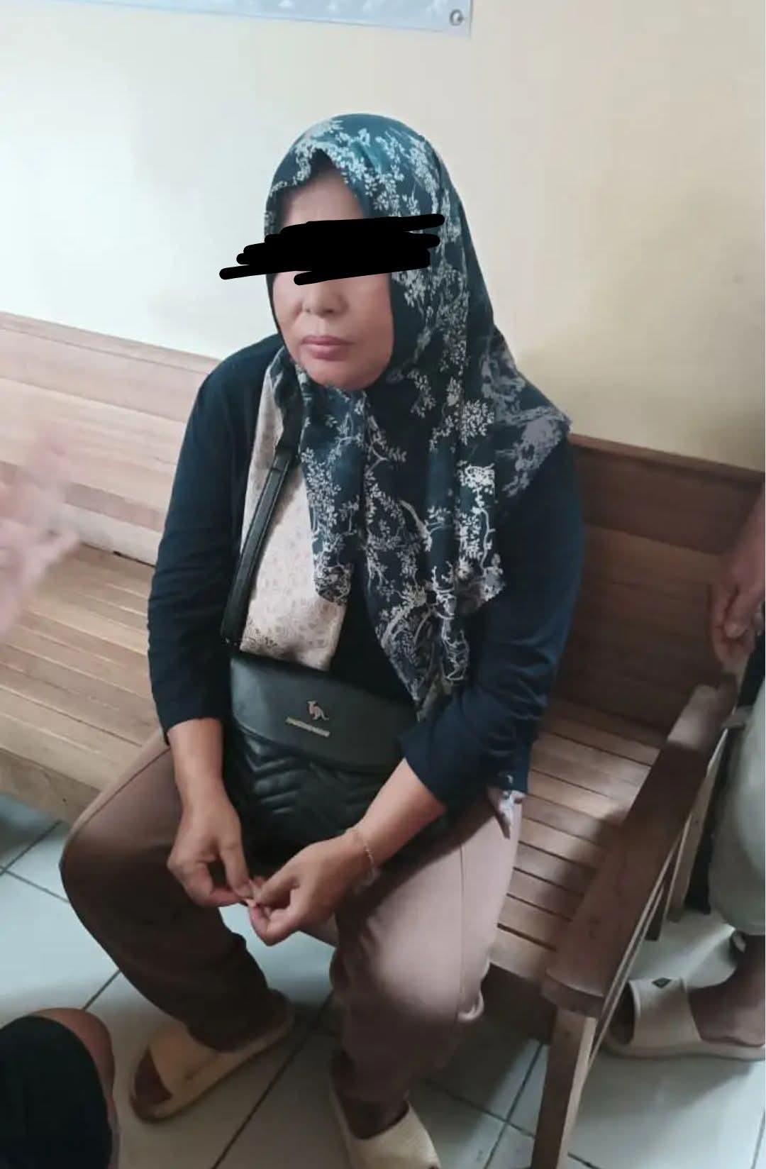 Heboh di Pasar Badog Bancar, Perempuan Bermobil Diduga Edarkan Uang Palsu Ditangkap Warga
