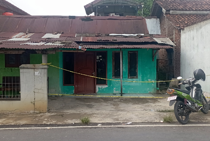 Tragedi di Wirasana: Perempuan Ditemukan Tewas Bersimbah Darah di Kamar Kontrakan, Diduga Korban Penganiayaan
