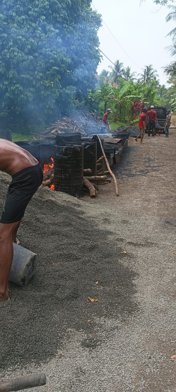 Proyek Aspal di Pengadegan Tanpa Papan Informasi, Warga Pertanyakan Transparansi Pekerjaan