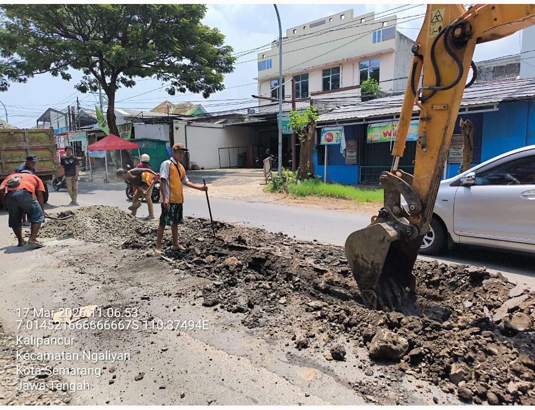 Jelang Lebaran, PT Praba Mas Hill Perbaiki Jalan di Semarang Barat Demi Kenyamanan Warga