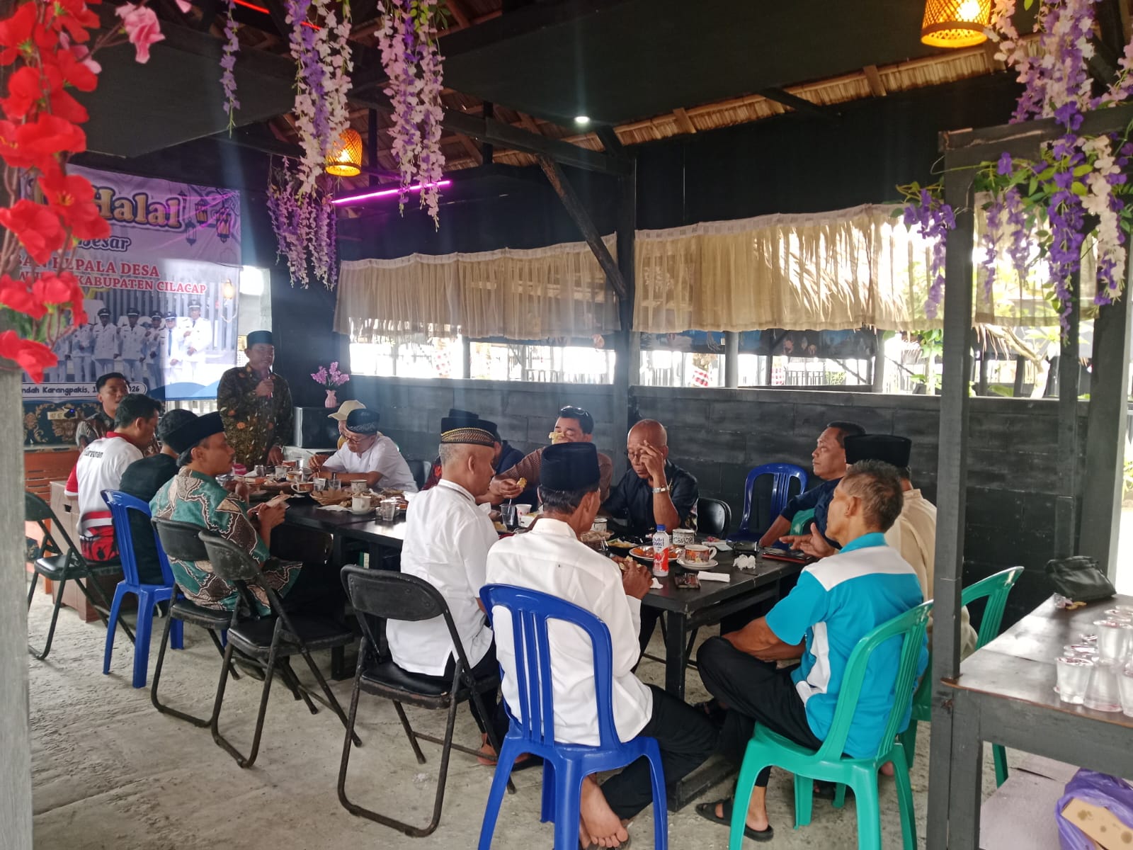 Kompak dan Penuh Keakraban, Kades se-Nusawungu Gelar Halal Bihalal di Pantai Singkil Indah